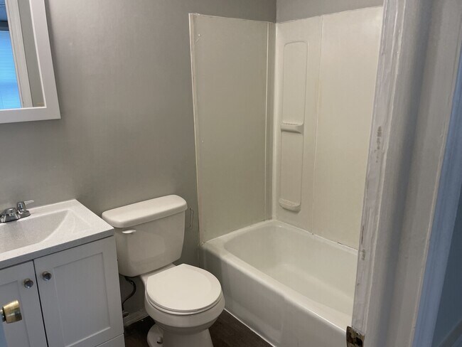 Building Photo - Millpond Manor