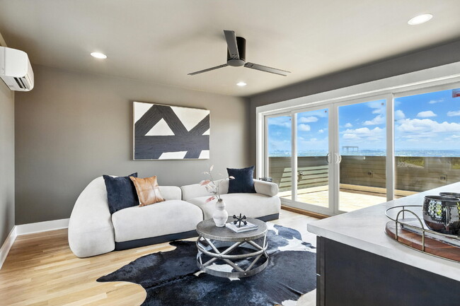 Building Photo - "Spacious 4-Bed, 4-Bath Gem in Nashville -...