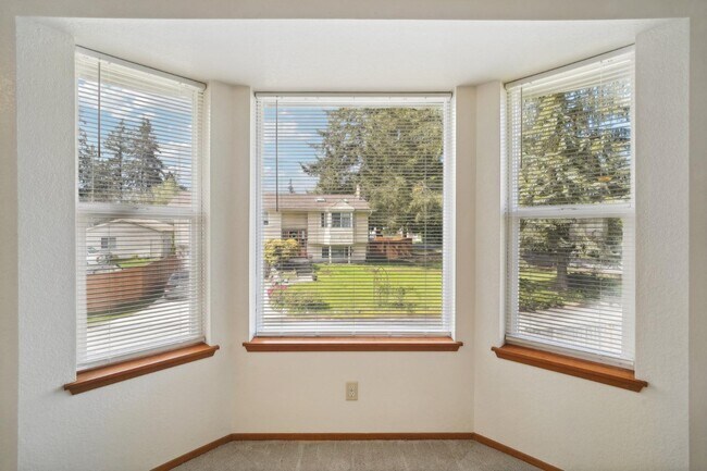 Building Photo - 13411 Meadow Rd