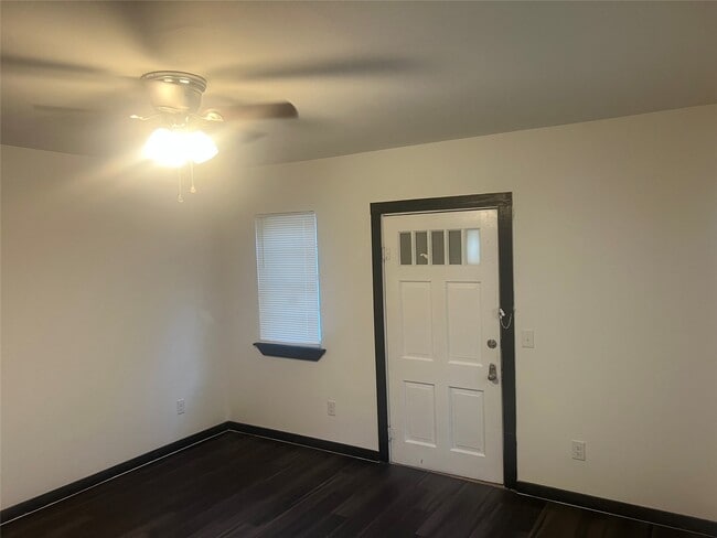 Building Photo - 1516 Norwood Dr