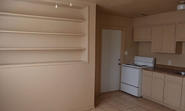 Building Photo - Two Bedroom One Bath Home on a large lot w...