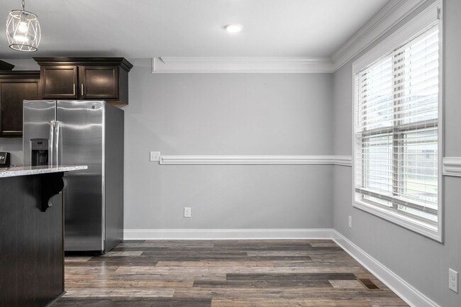 Building Photo - Pet Friendly Three Bedroom with Bonus!