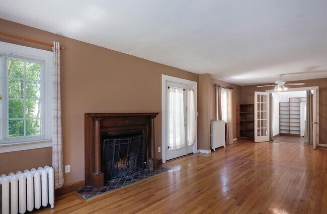 Building Photo - 2065 Chalmers Dr