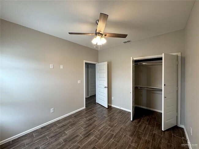 Building Photo - 1605 Molino Dr