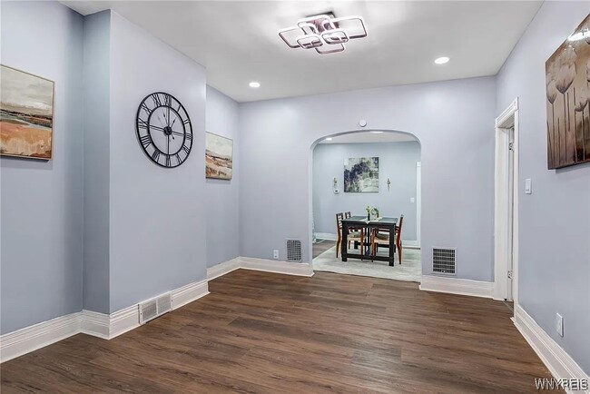 Building Photo - 405 W Ferry St