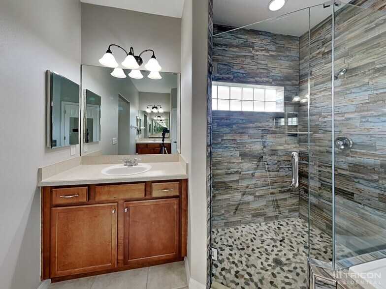 Building Photo - 36831 Queen Bee Ln