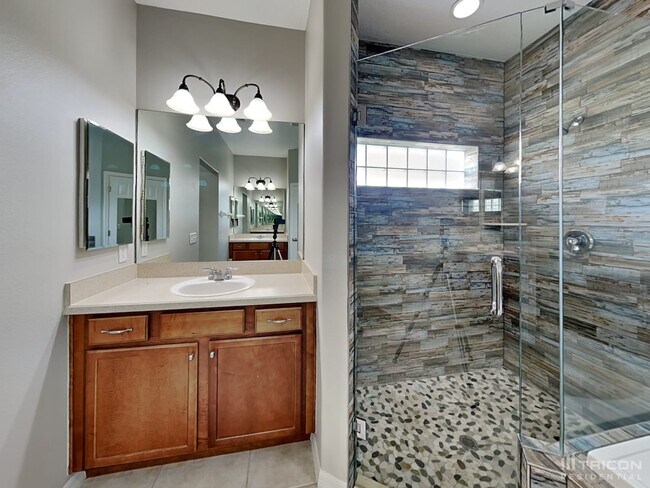 Building Photo - 36831 Queen Bee Ln