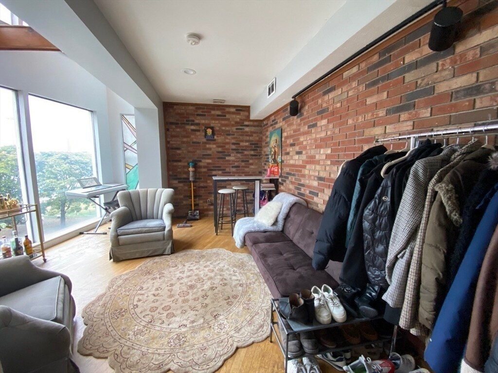 Building Photo - 103 Charter St