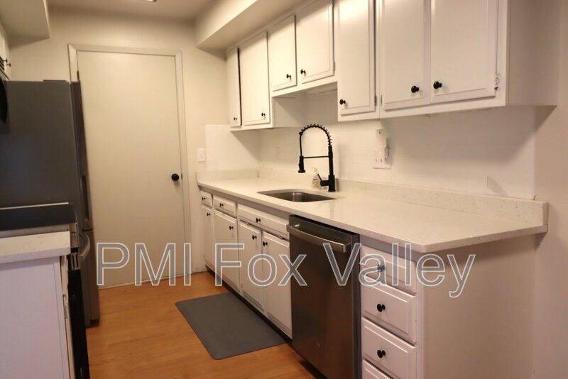 Building Photo - 800 N Hawthorne Dr