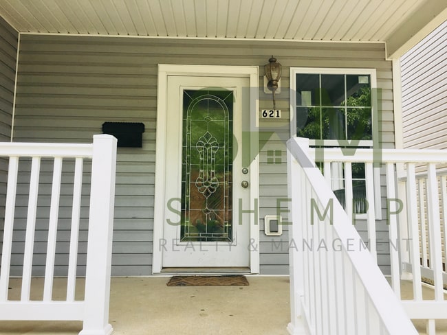 Building Photo - Updated Four Bedroom/Three Full Bath House in Russell Neighborhood! *COMING SOON*