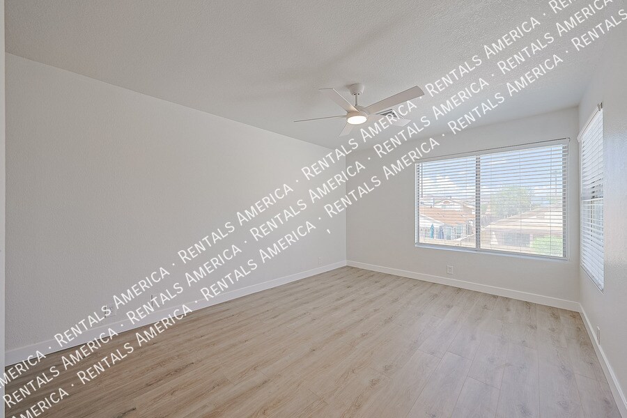 Building Photo - 4018 W Camino Vivaz