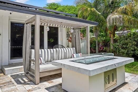 Building Photo - 600 NE 4th St