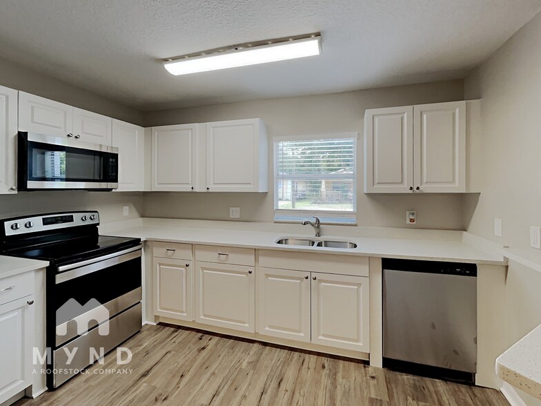 Building Photo - 3608 E 38th Ave