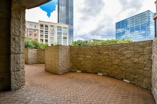 Building Photo - 5005 Hidalgo St