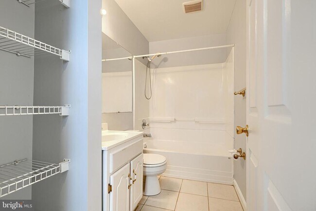 Building Photo - 1650 S Charles St