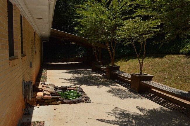 Building Photo - 127 Freedom Dr