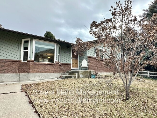 Building Photo - Enjoy the foothill views from your backyard!