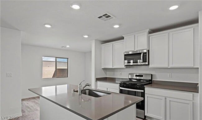 Building Photo - 1705 Cowboy Path Ave