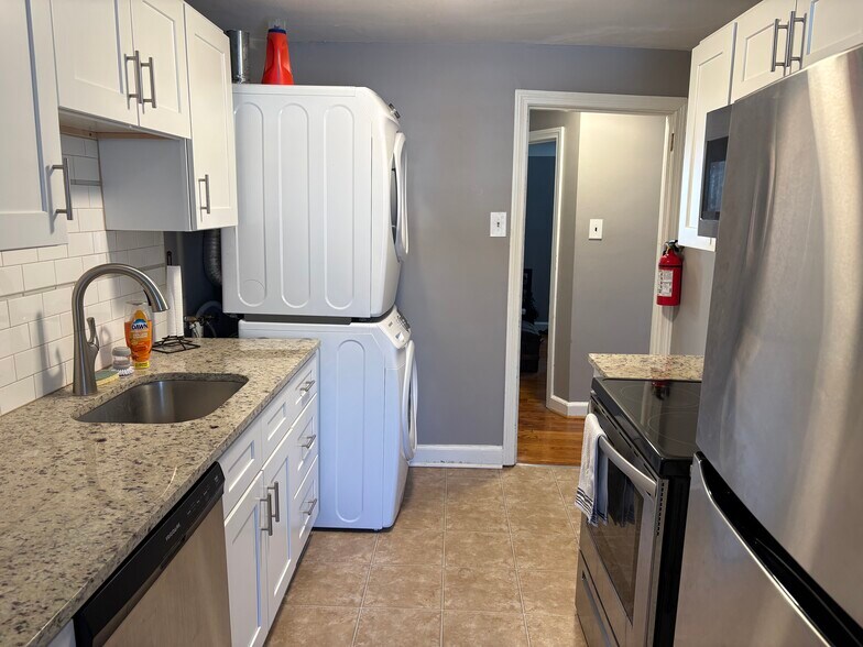 Building Photo - 418 Highland Ave