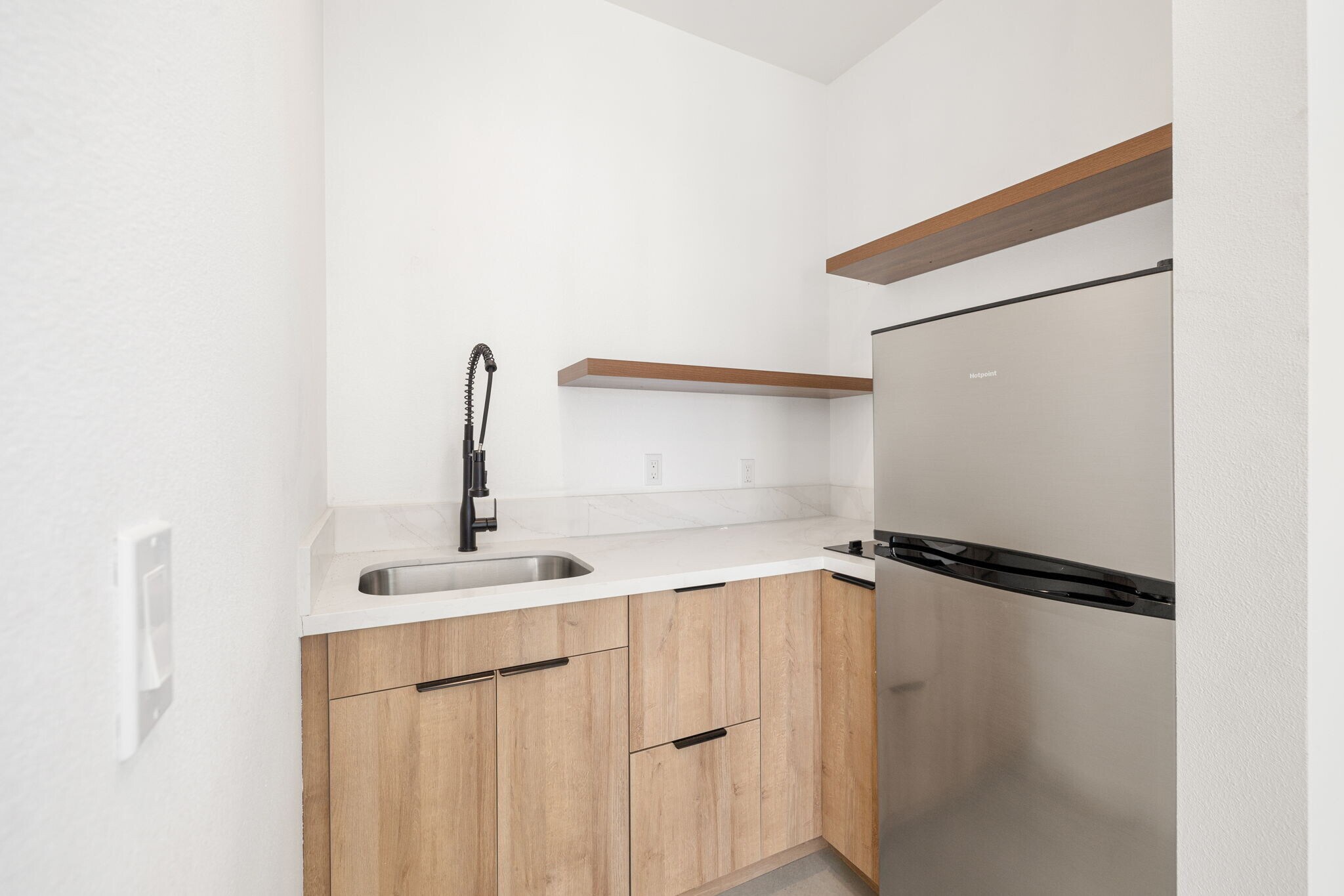 Building Photo - 44429 Avenida Hanna