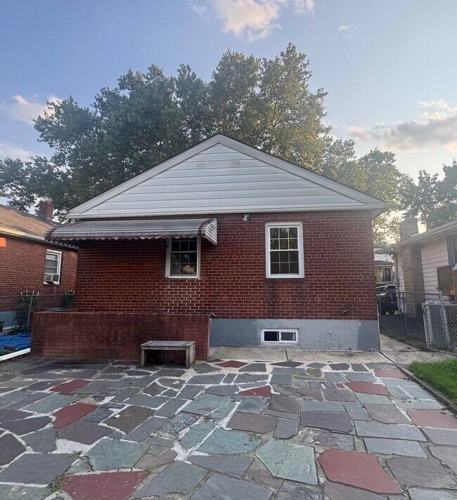 Building Photo - 382 Virginia Ave