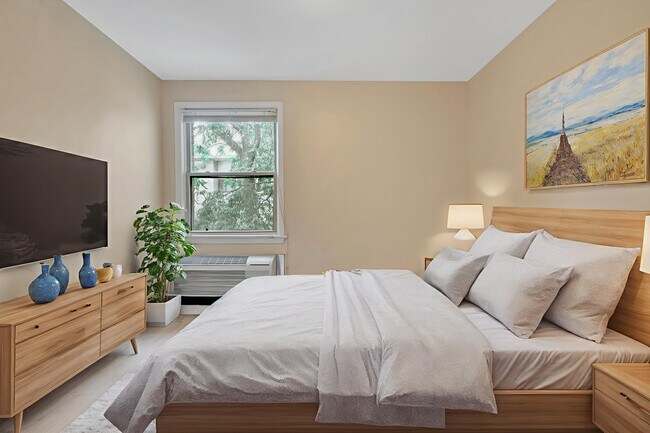 Building Photo - 1367 K St SE