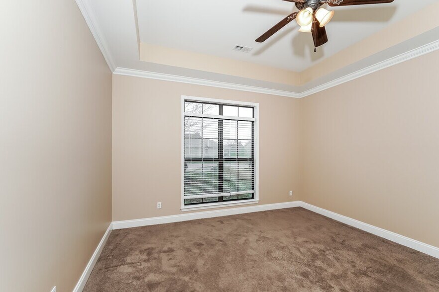 Building Photo - 2071 Kerry Cir