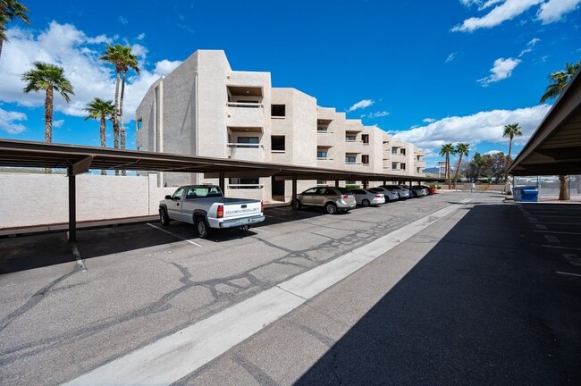Building Photo - Waterfront 2BR 2B Condo Lower Level, gated with tennis,pool,spa,PRIVATE BEACH/DOCK