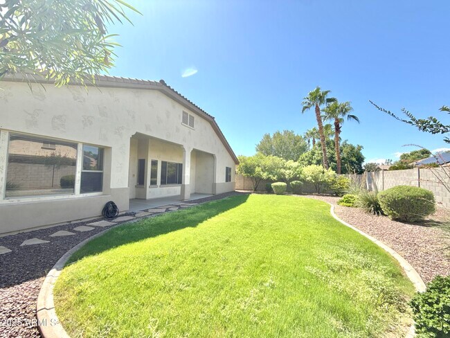 Building Photo - 12816 W Vista Paseo Dr
