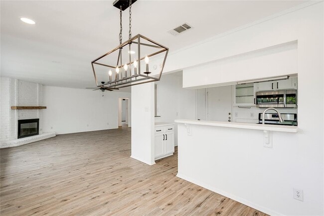 Building Photo - 6705 Lancret Hill Dr