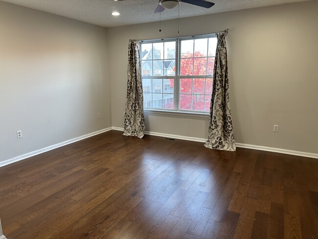 Master Bedroom - 13 Newburgh Dr