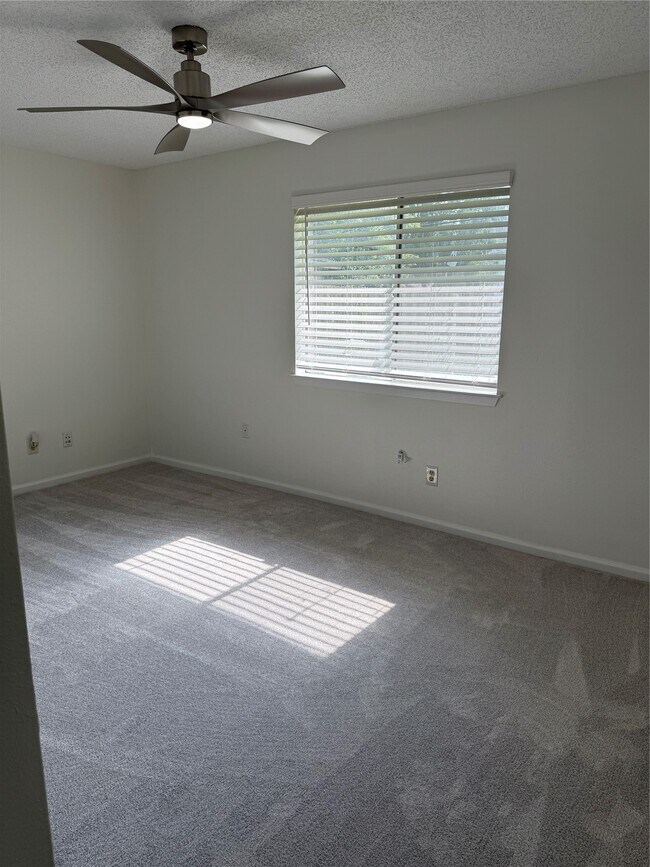 Building Photo - 262 Coppersmith Dr