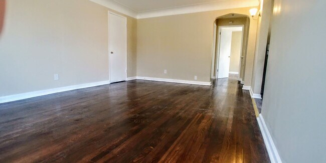 Building Photo - 7147 Eastlawn Dr