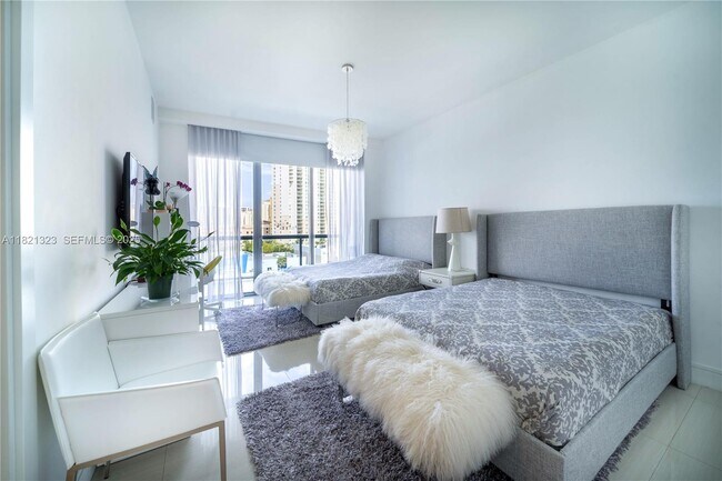 Building Photo - 3250 NE 188th St