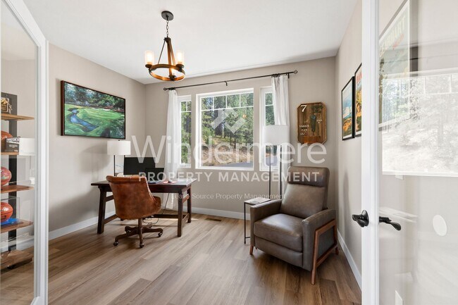 Building Photo - * Coming Soon 08/15/2025*Furnished Executi...