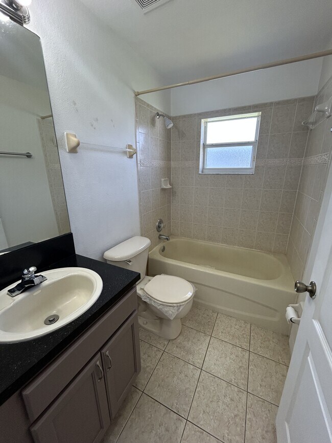 Building Photo - 659 Jaguar Ct