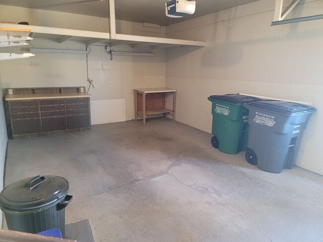 Building Photo - 1831 Rapids St