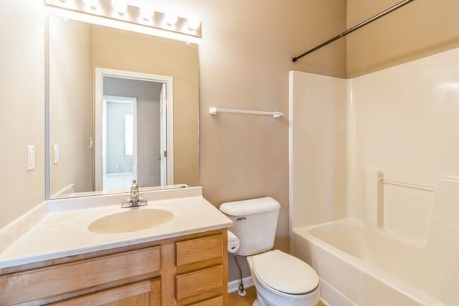 Building Photo - HOLIDAY LEASING SPECIAL! -2 Bedroom, 2 Bathroom Condo in Waukee