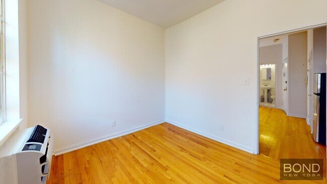 Building Photo - 332 E 93rd St