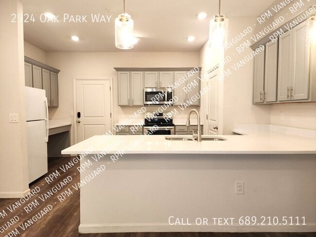 Building Photo - 2924 Oak Park Way