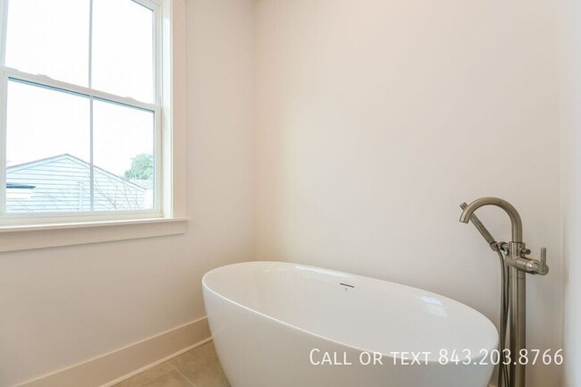 Building Photo - 12.5 Nunan St