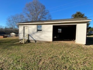 Building Photo - 1751 Hanging Rock Rd