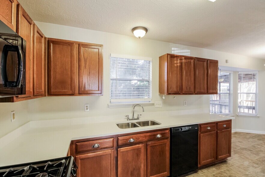 Building Photo - 14422 Cypress Valley Dr