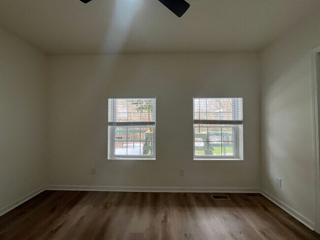 Building Photo - Newley Remodeled!