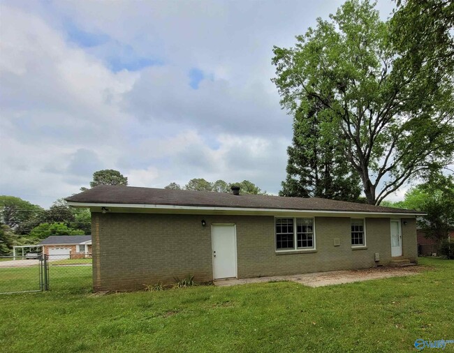 Building Photo - 4611 Daugette Dr NW