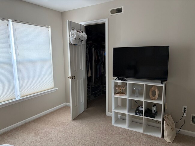 Building Photo - Updated 2 Bed 2 Bath Townhouse in Marietta