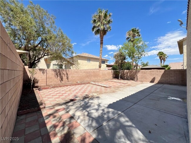 Building Photo - 8352 Crown Peak Ave