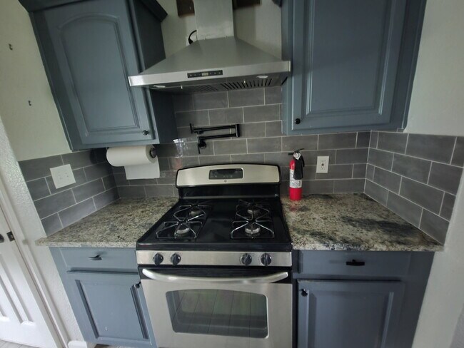 Building Photo - 3 bed/2 bath in Kirby