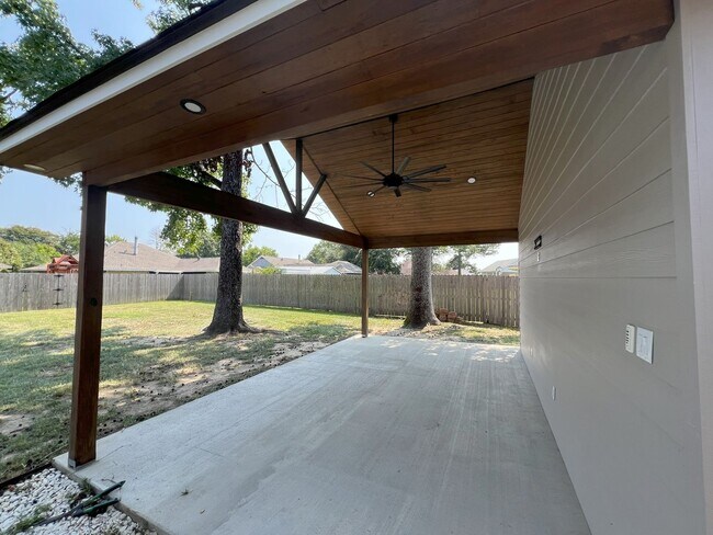 Building Photo - Woodlawn Estates