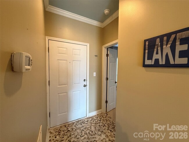 Building Photo - 18009 Kings Point Dr